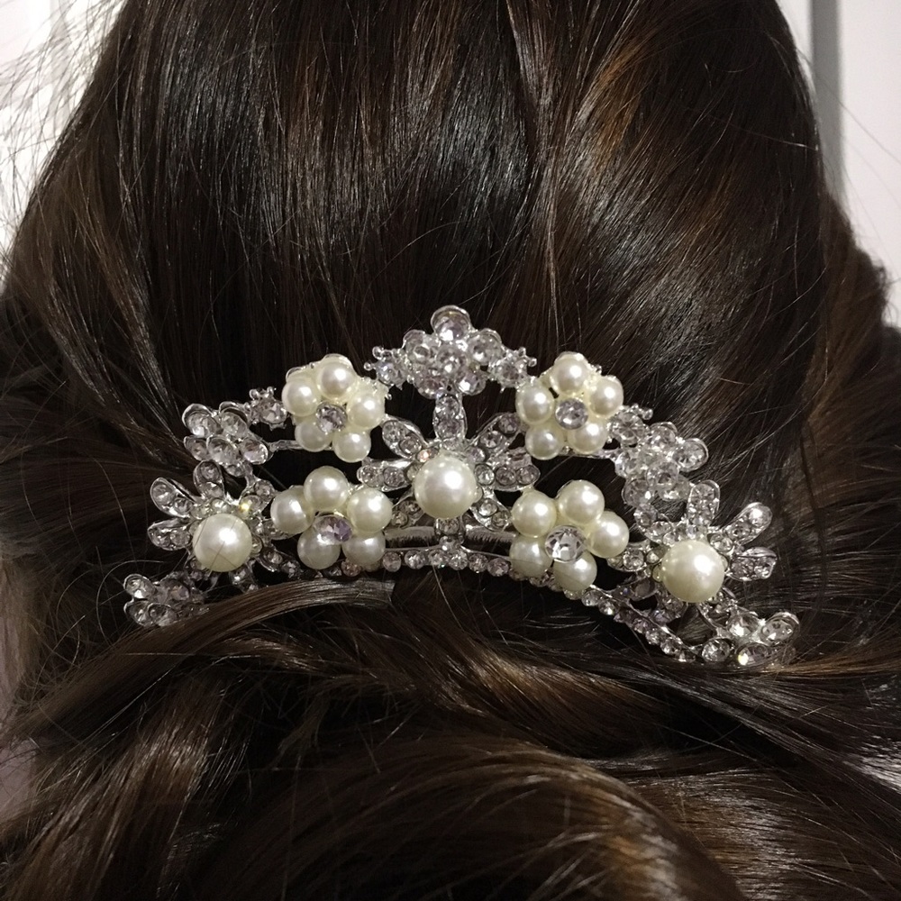 Pearl and rhinestone bridal hair comb