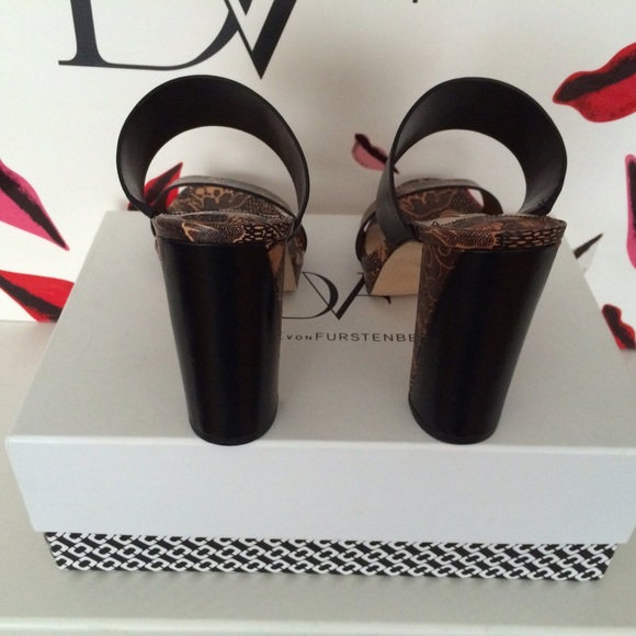 DVF Printed Slide Leather Sandal Platforms - Picture 5 of 6