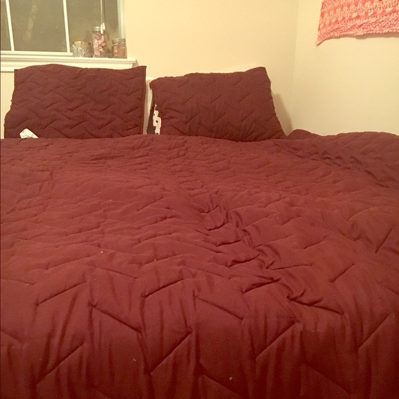 Maroon quilt
