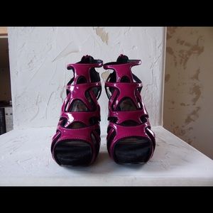 Story pink/black heels