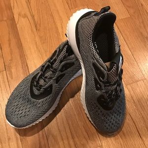 NEW: Adidas Bounce Sneaker