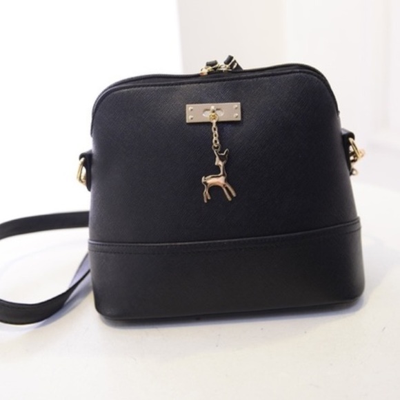 🎉SALE🎉 Black leather deer pendant purse