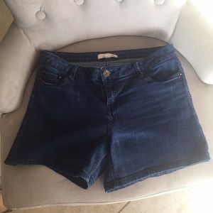 Forever 21 Denim Shorts Size 30