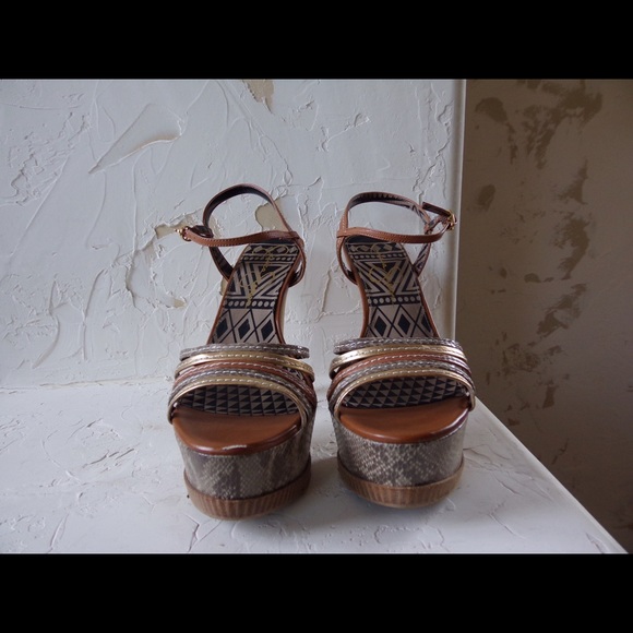 Jessica Simpson platform heels