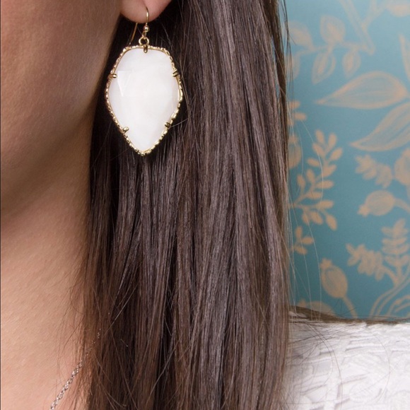 🎇Kendra Scott white Corley earrings - Picture 2 of 4