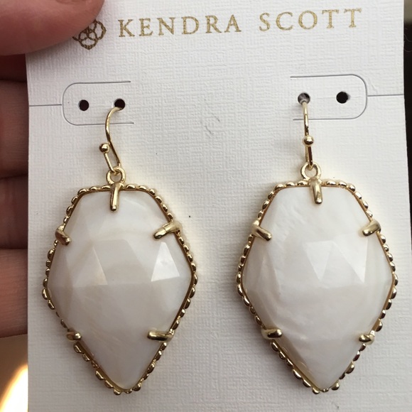 🎇Kendra Scott white Corley earrings - Picture 3 of 4
