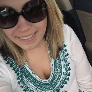 Meet your Posher, Cassandra