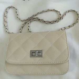 Mini chain purse.