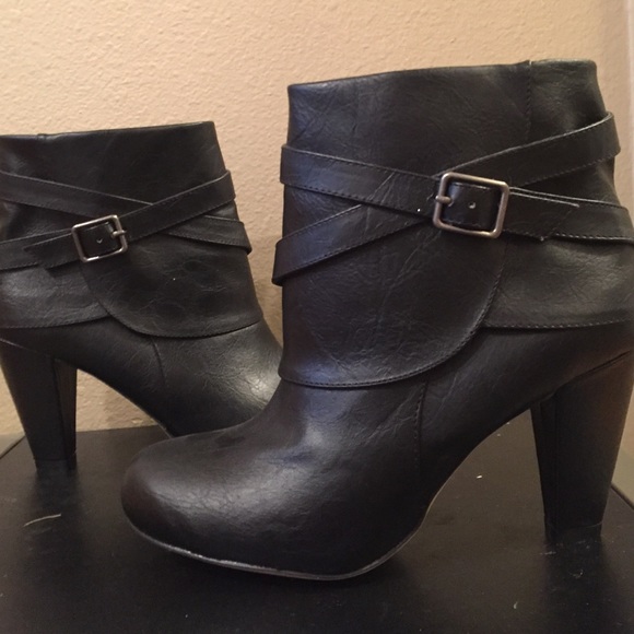 Ankle black booties
