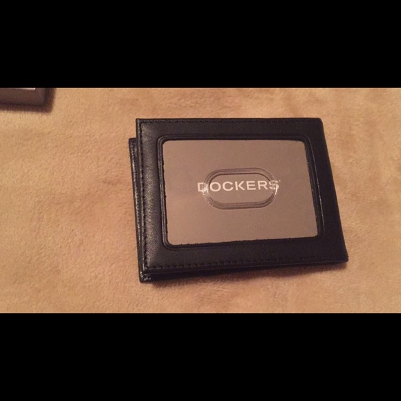 🔵MUST GO🔵Dockers slim leather wallet - Picture 3 of 4