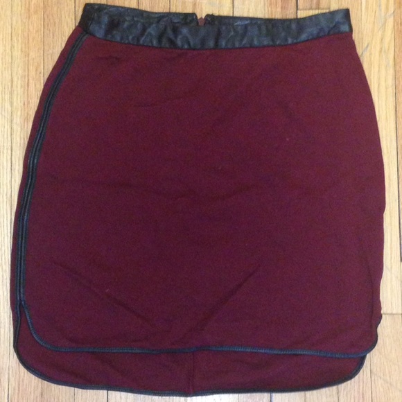 Club Monaco burgundy tulip hem leather trim skirt