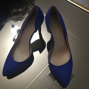 Blue pointed toe heels
