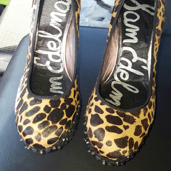 Beautiful Sam Edelman Leopard studded heels - Picture 2 of 4