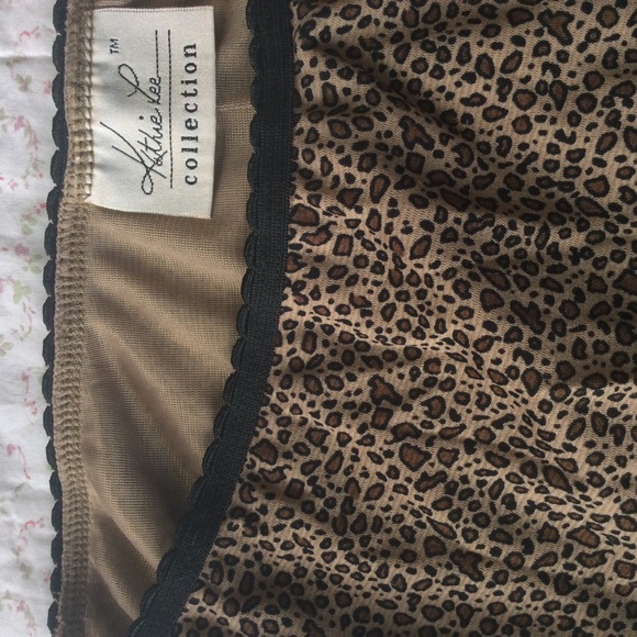Kathie Lee, SZ Small, EUC Leopard Print Skirt - Picture 3 of 3