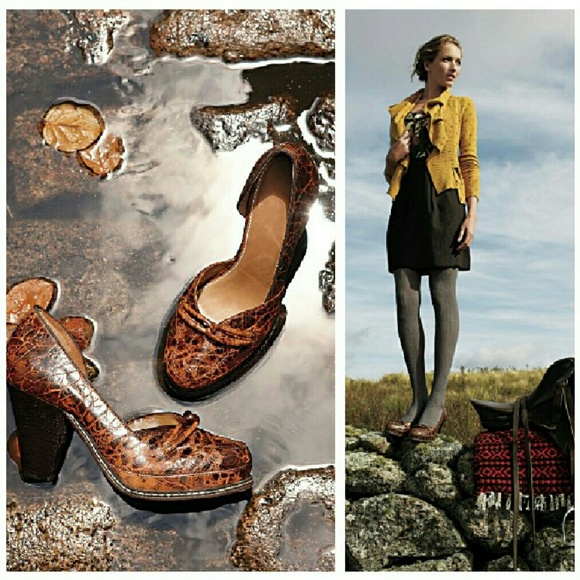 ***SOLD****Schuler & Sons croc platform pump - Picture 2 of 4