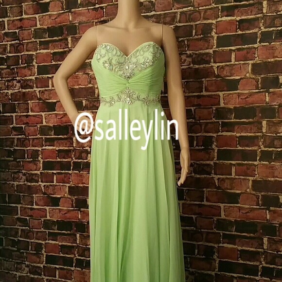 Morell Maxie  Dresses & Skirts - Morrell Maxie Strapless Dress (Price Reduced! $45)