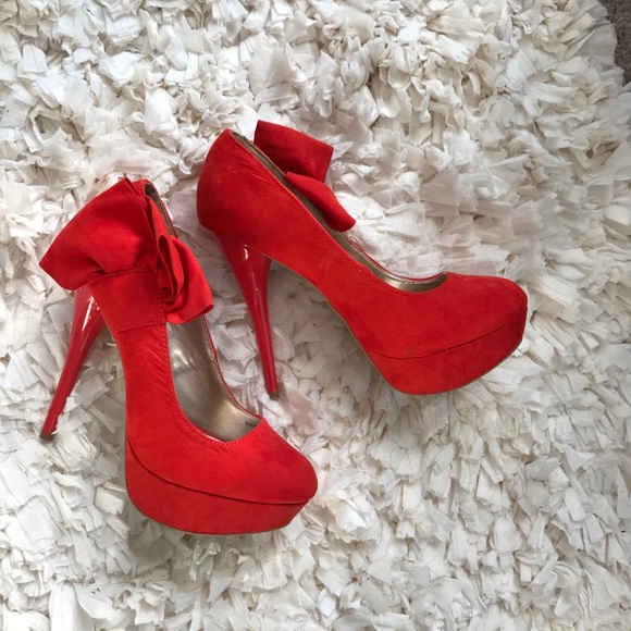 Red/Orange Pumps w/ Bow Embellishment