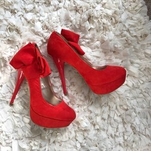 Red/Orange Pumps w/ Bow Embellishment