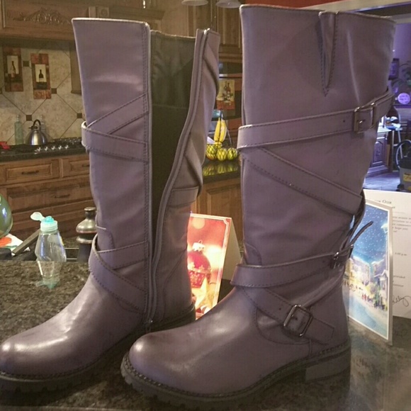 Dolce Mojomoxy commander boots 6.5