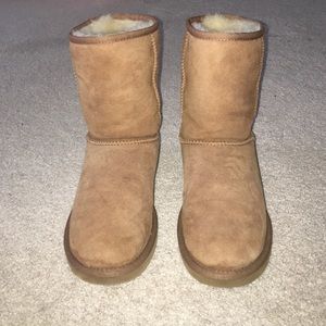 Tan Short Uggs, Size 9