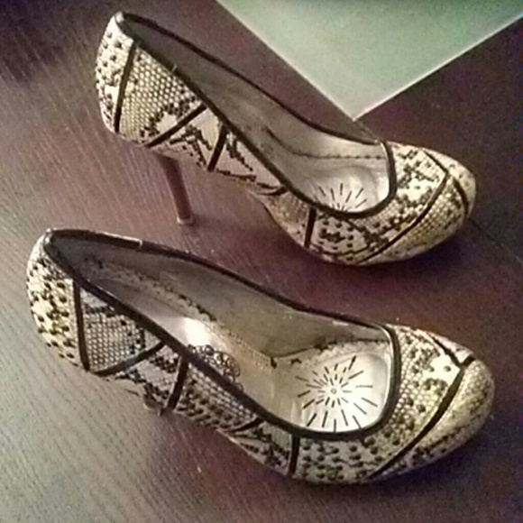 💋Naught Monkey faux snakeskin heels.💞