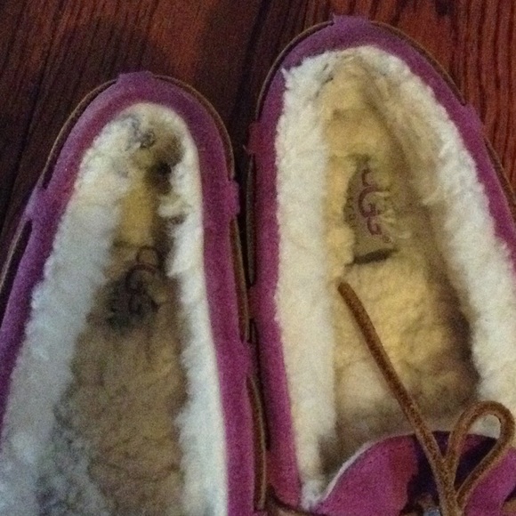 Ugg - Picture 2 of 2