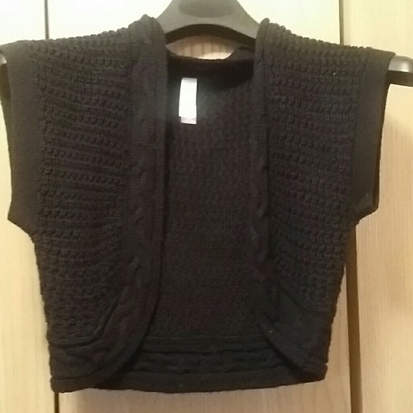Sleeveless shell