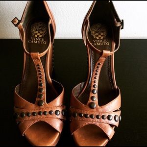 ✅HOST PICK!! Vince Camuto Studded Wedge‼️