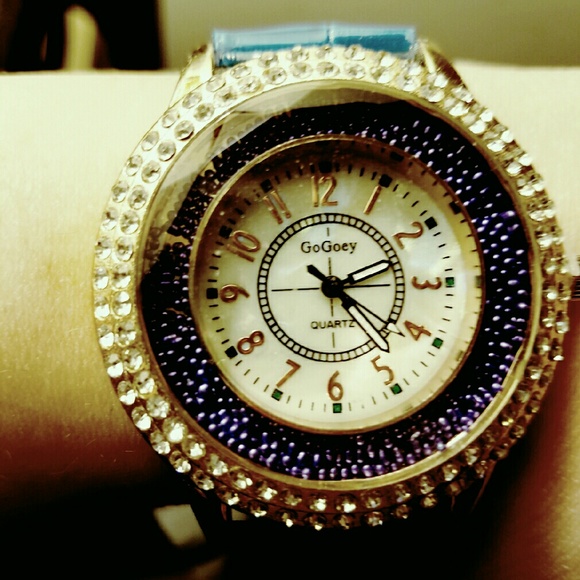 Women's Fashion Crystal Quartz Watch - Picture 2 of 4