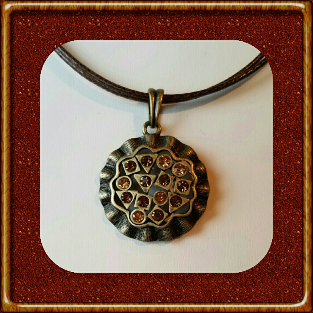 NWOT Lia Sophia Brown Cut Crystal Necklace