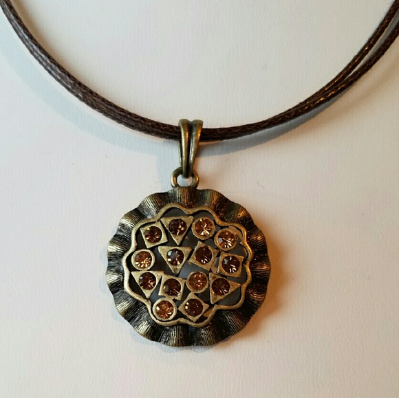 NWOT Lia Sophia Brown Cut Crystal Necklace - Picture 2 of 4