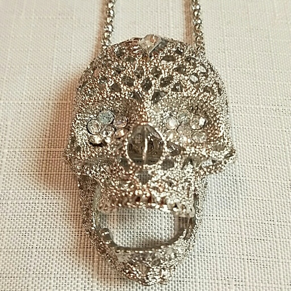 Beautiful silvertone in Crystal skeleton necklace - Picture 1 of 2