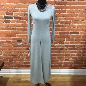 Long sleeved gray cotton top with front slit