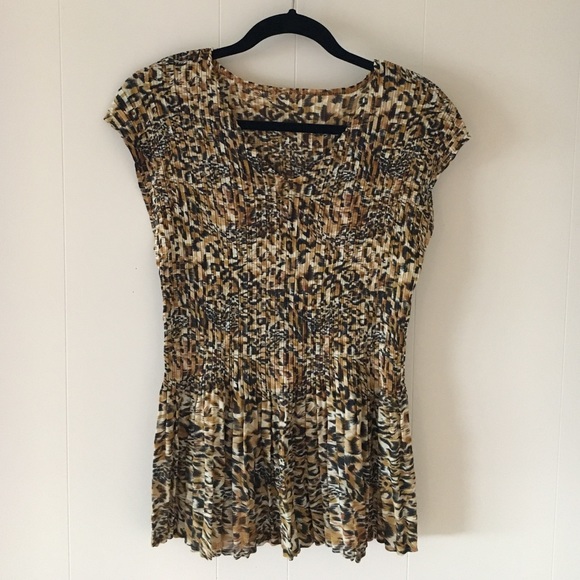 Magic scarf leopard shirt