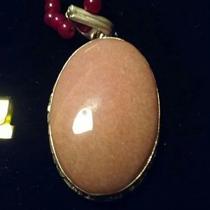 New Red onyx beaded. Roze quartz pendant