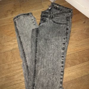 Distressed skinny jeans