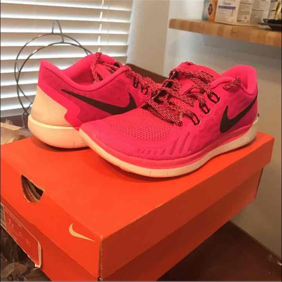 PINK Nike Free Run