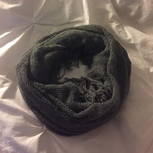Closet Closing 3-01 Grey Fringed Knit Scarf