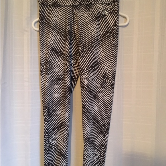 Black and white work out leggings