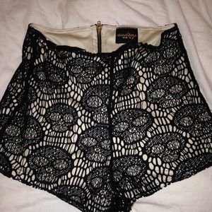 Audrey skull lace black high waisted shorts size s