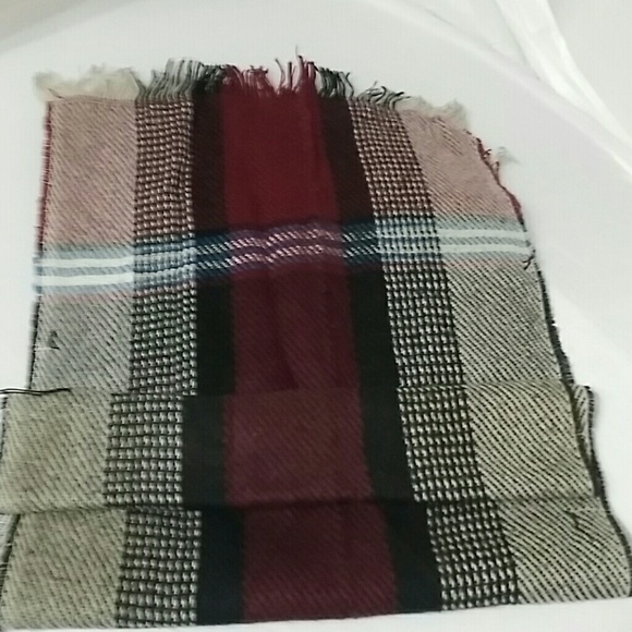 Royal-Scot Plaid Scarf - Picture 4 of 4