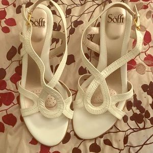 Never been worn 3 inch white and gold söfft sandal