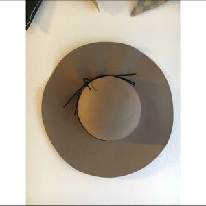 SOLD********🆕 Felt floppy hat