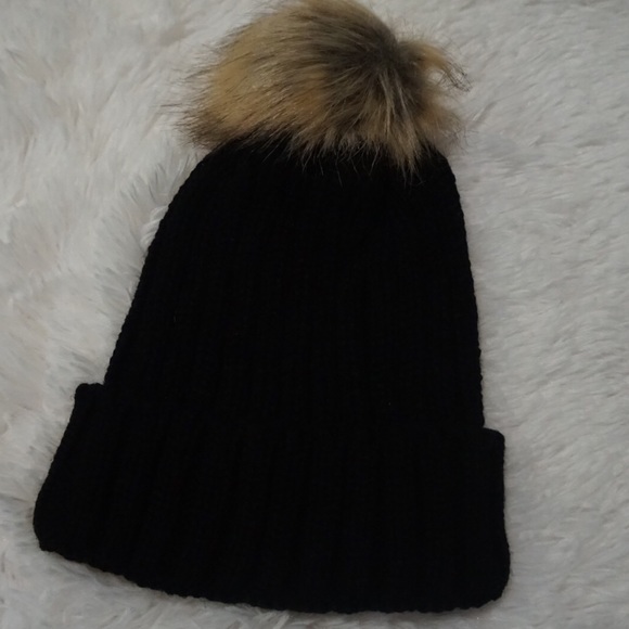 Black knitted faux fur Pom Pom beanie