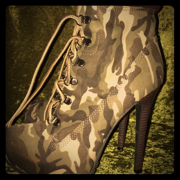 Camouflage heeled booties