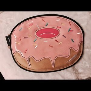 Donut clutch bag