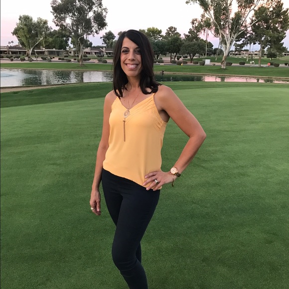 Meet your Posher, Nicole - Picture 2 of 2