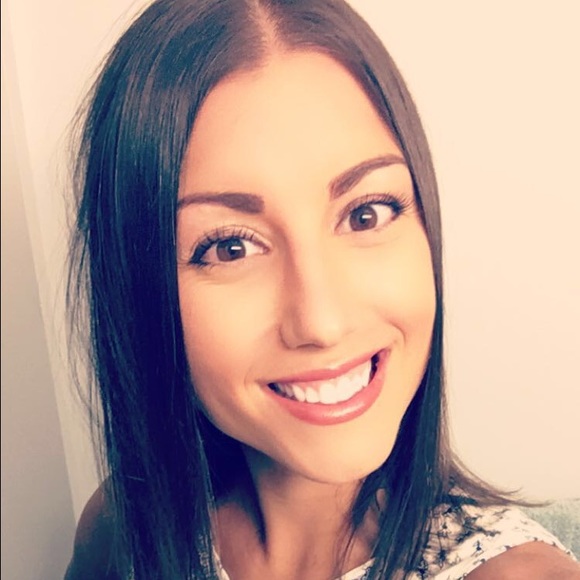 Meet your Posher, Alissa - Picture 1 of 5