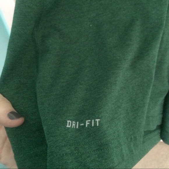 nike work out shirt - Picture 3 of 5