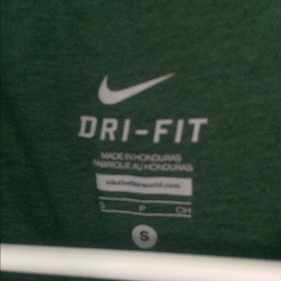 nike work out shirt - Picture 5 of 5